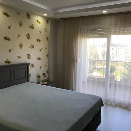 Luxury Duplex With Garden 아파트 시데