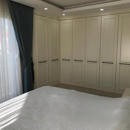 Luxury Duplex With Garden 시데