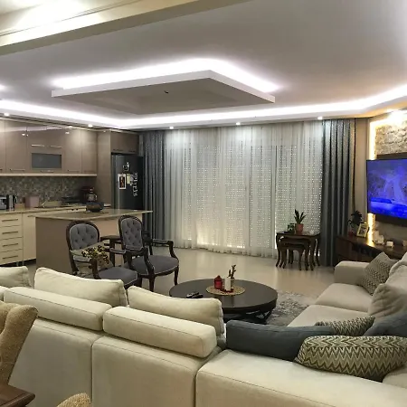 Luxury Duplex With Garden 아파트