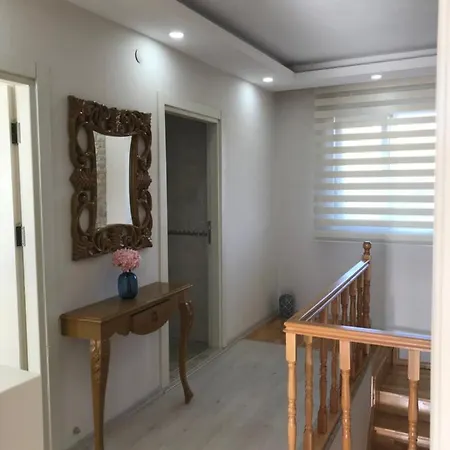아파트 Luxury Duplex With Garden 시데